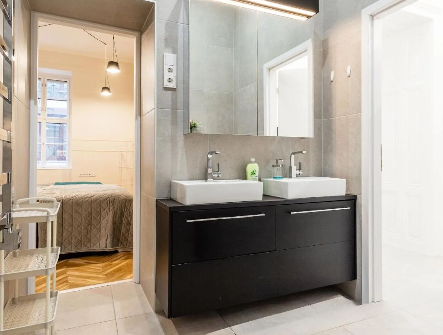 Stylish Modern Design In The Heart Of Budapest Lägenhet