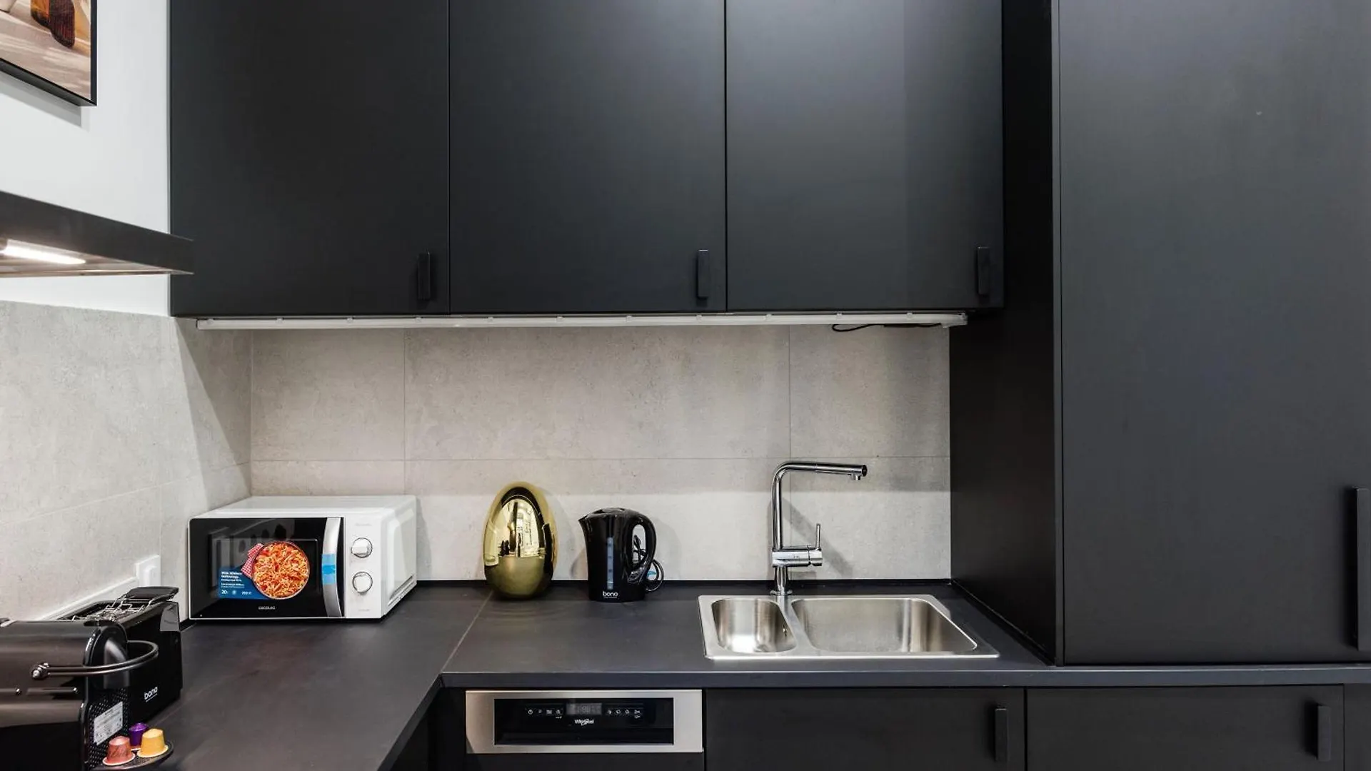 Stylish Modern Design In The Heart Of Budapest 0*,  Ungern