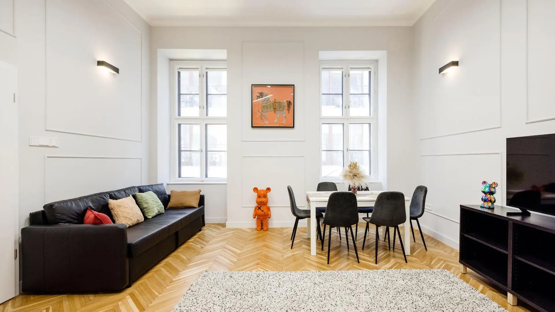Stylish Modern Design In The Heart Of Budapestの連絡先